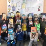 Lesewoche - die Klasse 2b mit Lieblingsbüchern